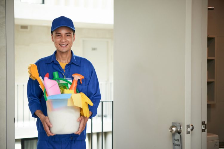 Conheça os 5 direitos da empregada doméstica que dorme no emprego