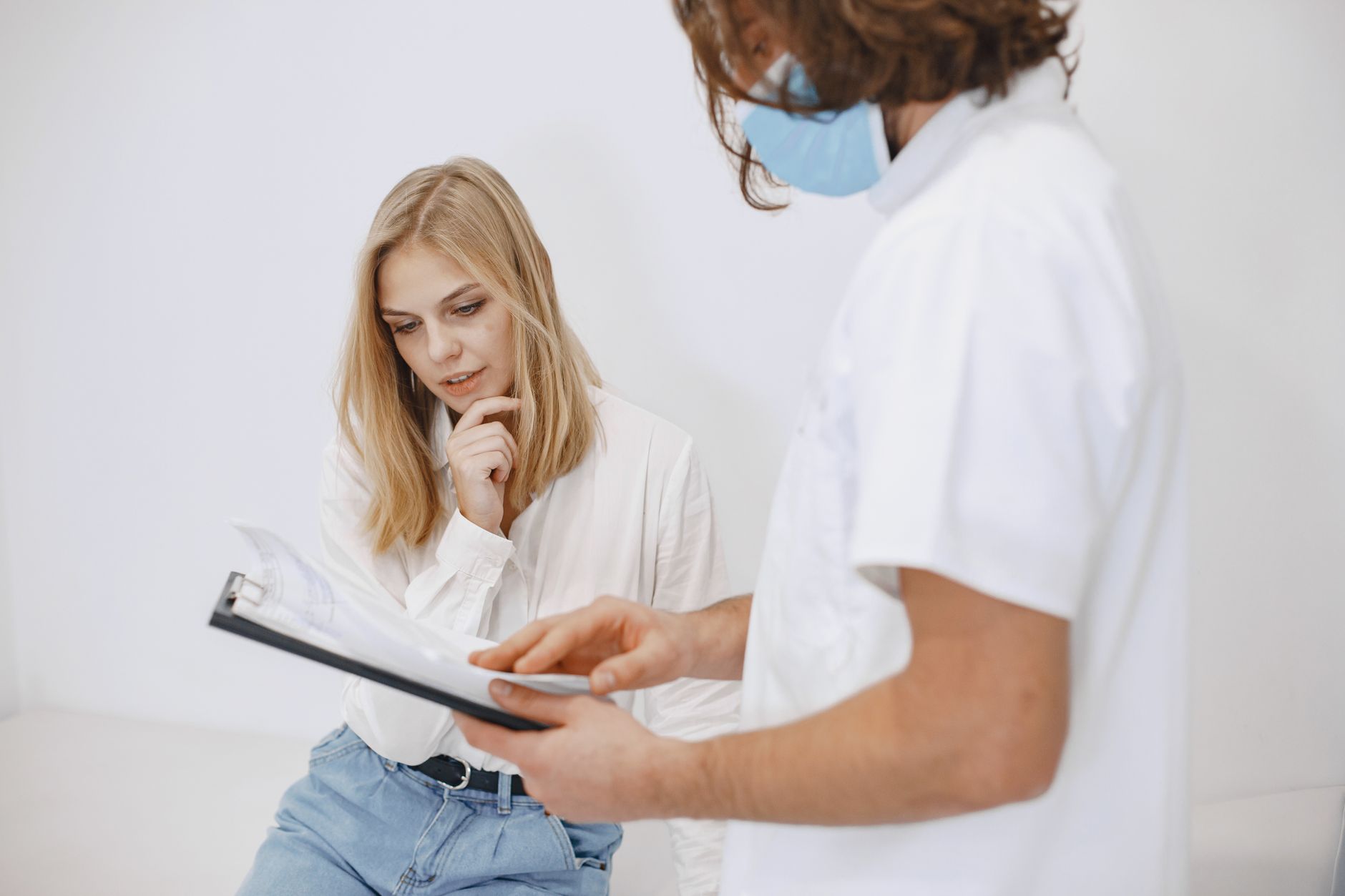 Consulta médica e atestado de trabalho