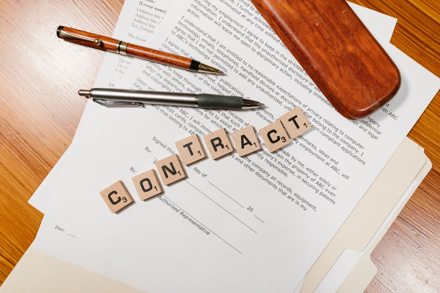 Documentos de trabalho e contrato usados para provar equiparação salarial