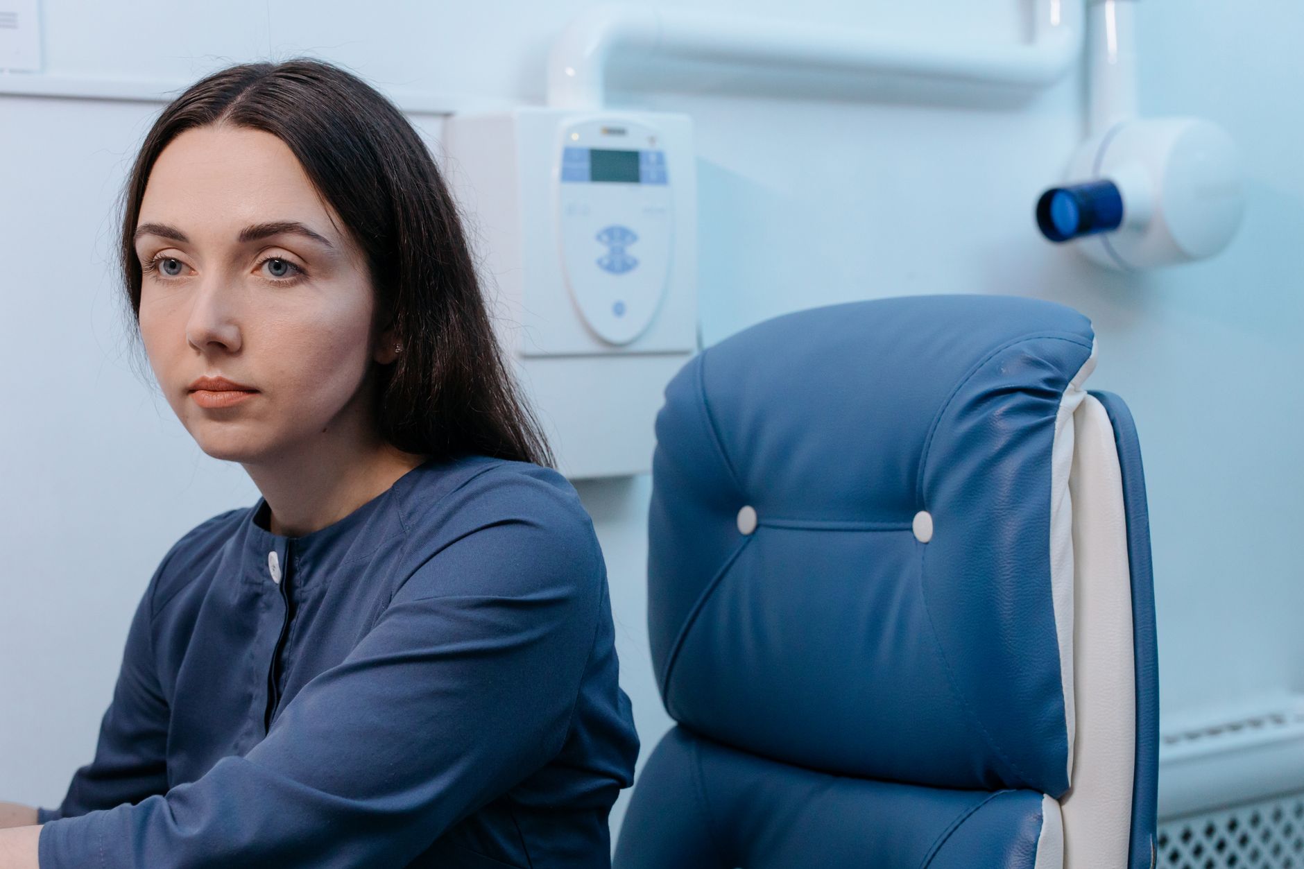 Mulher em consulta médica realizando exame preventivo