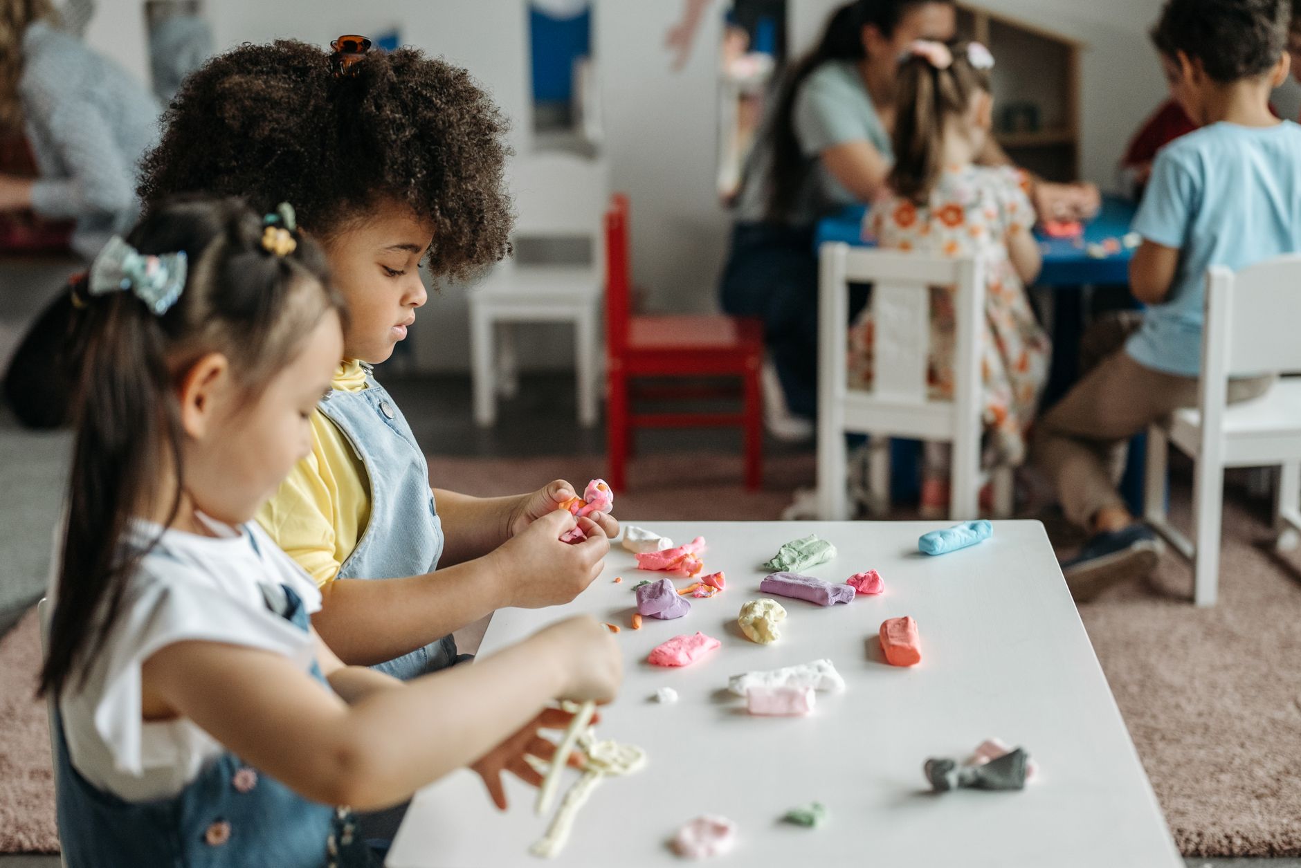 Crianças brincando em creche