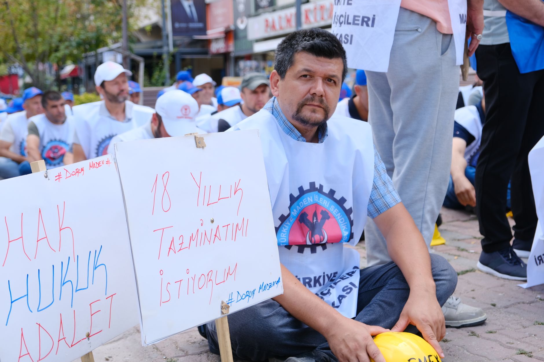 Trabalhadores em manifestação e greve