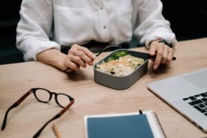 Trabalhadores no intervalo de almoço 1