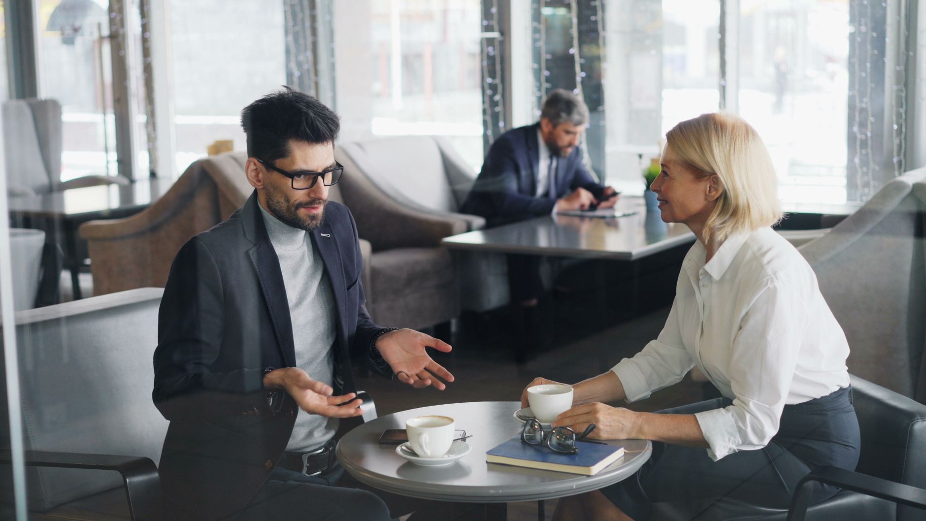 Trabalhadores no intervalo de almoço