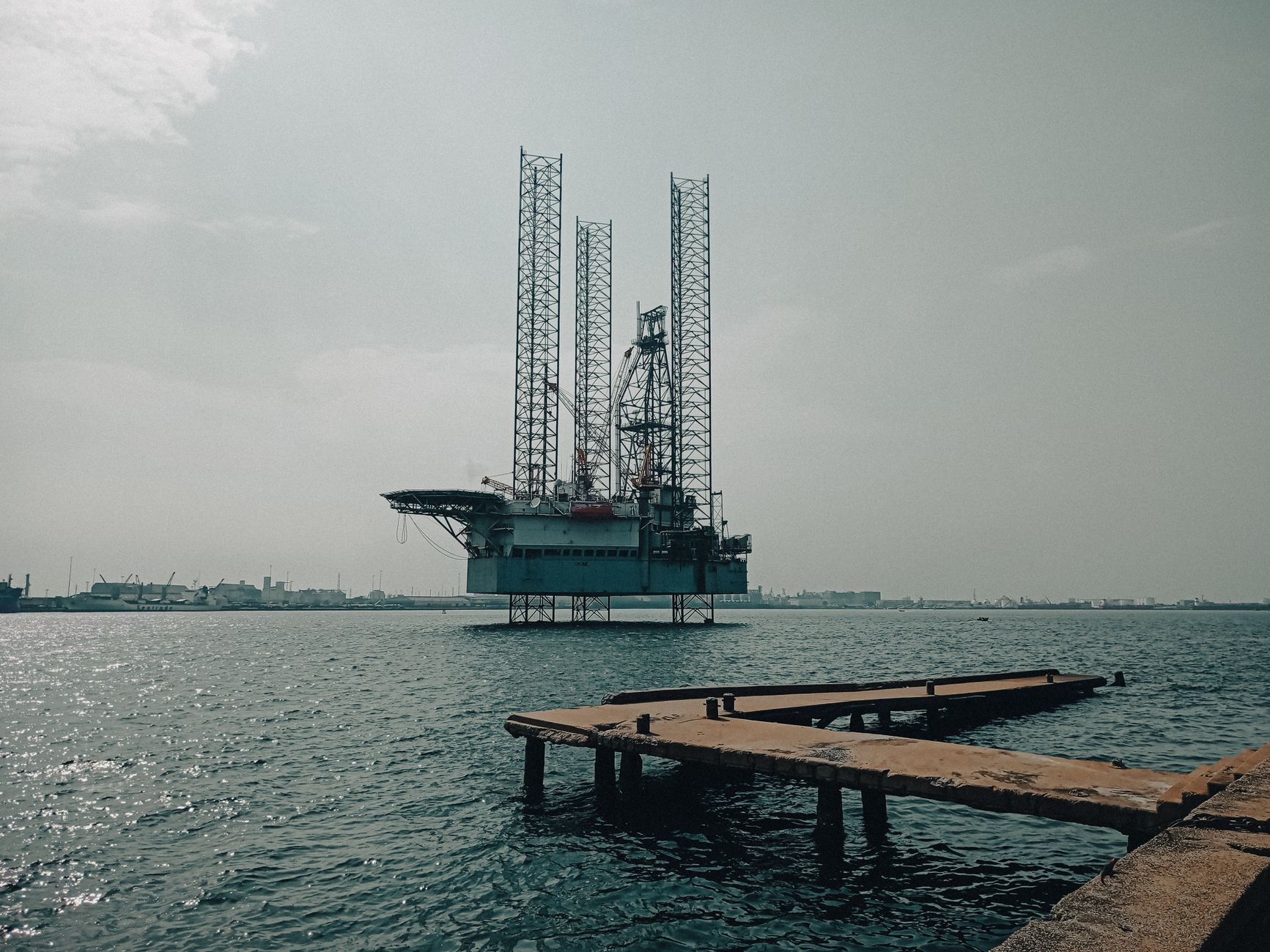 Plataforma de petróleo no mar, exemplo de trabalho em escala 14x14